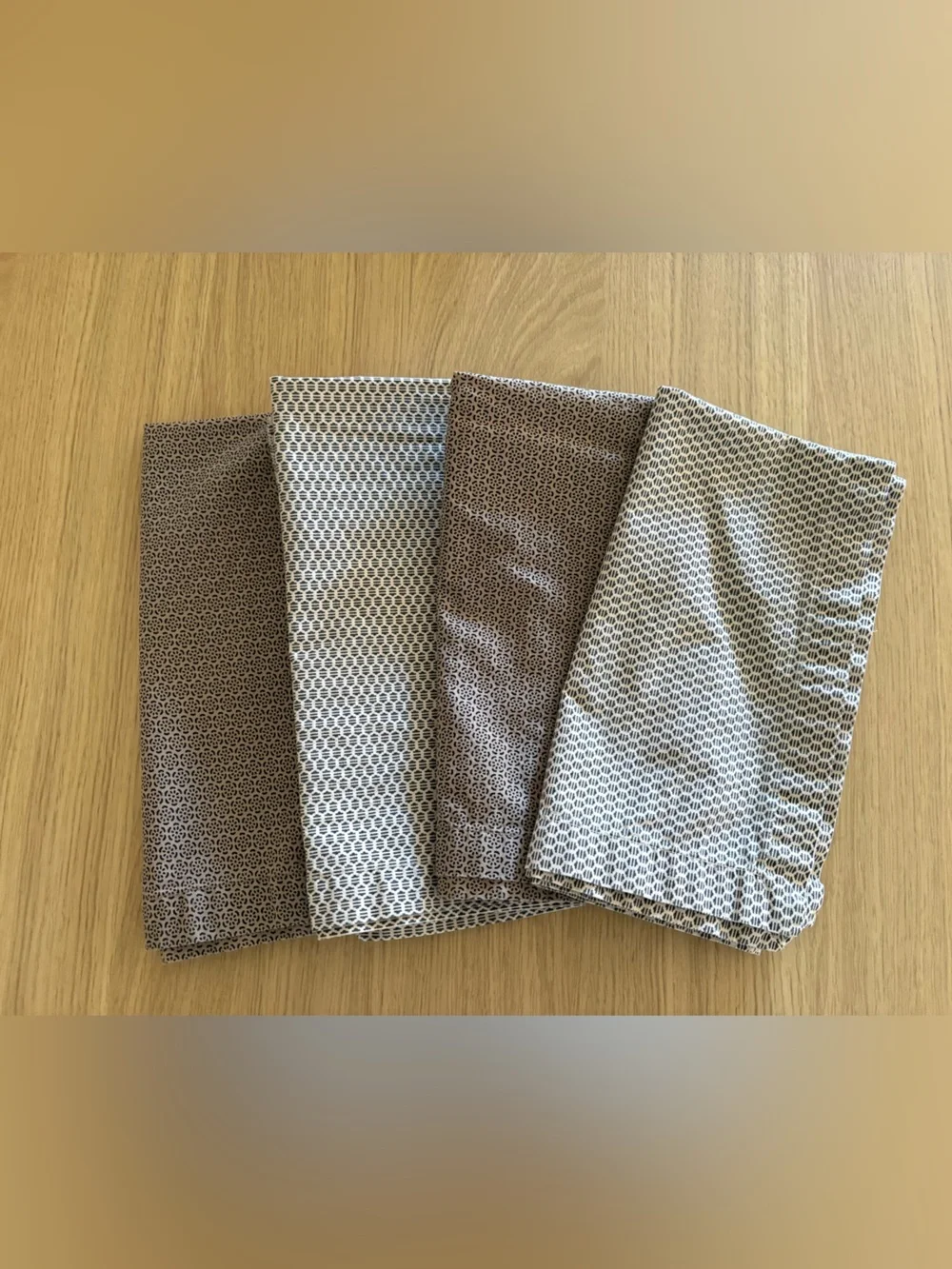 Crate & Barrel Vintage Akira Cloth Napkins Geometric Color Set of 4 Taupe Black